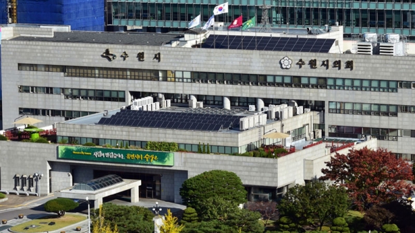 사진은 수원시청사.