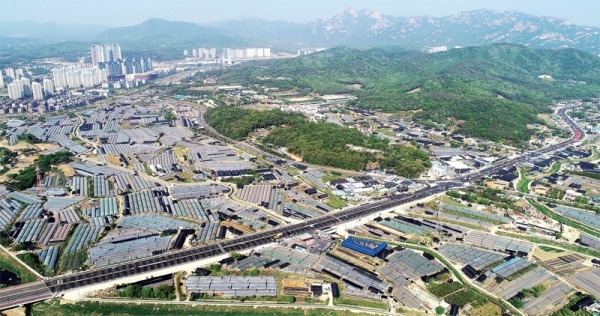 국토교통부가 7일 고양시 창릉동과 부천시 대장동 등에 수도권 3기 신도시를 건설한다는 내용의 ‘수도권 주택 30만호 공급안-제3차 신규택지 추진 계획’을 발표했다. 사진은 면적 813만㎡에 3만 8천 가구가 공급될 예정인 고양 창릉지구 일대/윤원규 기자