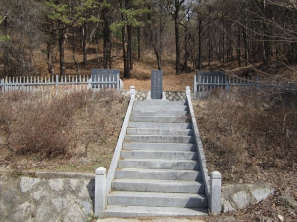 현재 파주 두포리 학살터는 억울하게 희생된 분들을 기리는 추모비가 세워져 있어 파주재향군인회를 중심으로 해마다 각계 인사가 참여하는 위령제를 지내고 있다. 사진 및 영상 제공 : 김현국 파주아카이브자료연구가 겸 향토연구가