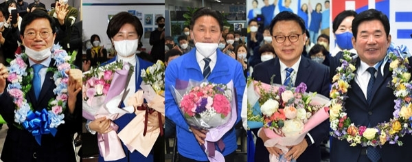 15일 실시된 제 21대 국회의원 총선거에서 수원시 5개 지역구를 더불어 민주당이 석권했다. 사진 왼쪽부터 김승원, 백혜련, 김영진, 박광온, 김진표 당선자 /조병석 기자