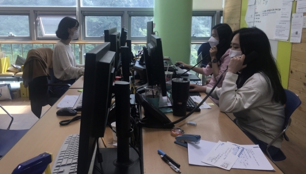 ▲ 수원시 영통구 보건소 역학조사반. (사진=김민기 기자)
