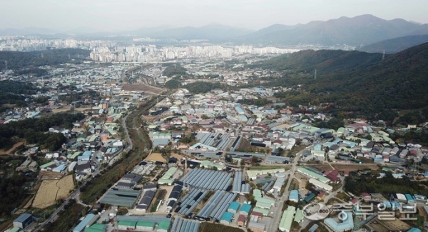 하남 교산은 649만㎡ 규모 터에 들어서며 총 3만2천 가구가 입주 예정이다. 사진은 춘궁동에서 바라본 교산 일대. 사진=김영운기자