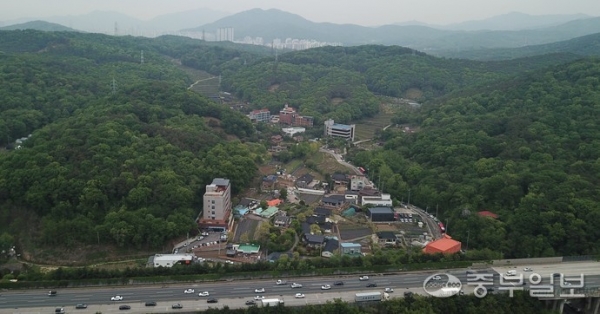 수원 정치권이 고(故) 이건희 삼성그룹 회장 유족이 기증한 미술품 ‘이건희 컬렉션’(리컬렉션)을 전시할 미술관을 수원 유치에 나섰다. 사진은 이건희 미술관 수원 유치시 주요 건립 부지로 거론되는 수원시 장안구 이목동 일원. 김근수기자.