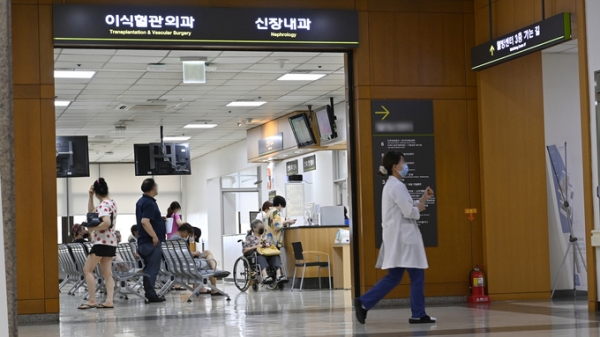 ▲ 경기도 남·북부 지역간 의료 인프라 격차가 날로 심해지고 있다. 사진은 경기도 수원시에 있는 대형병원 (사진 = 경기신문 DB)