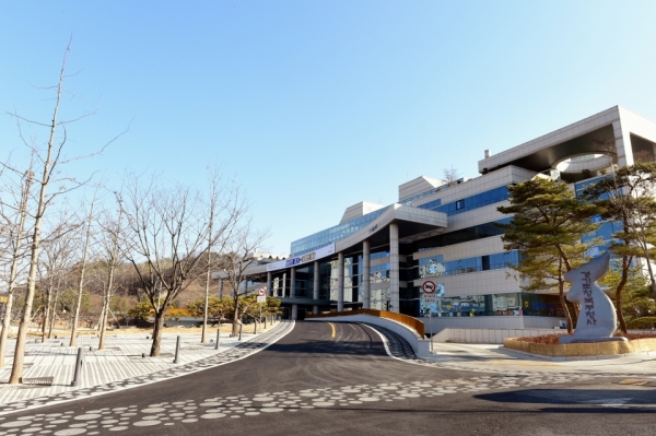 경기도가 난감한 상황에 직면했다. 국가 소유의 땅에 지방도를 개설해 사용했는데, 진짜 땅 주인이 확인됐기 때문이다. /사진제공=경기도