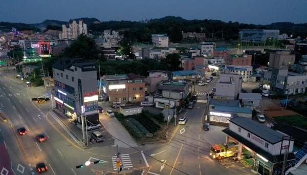 ▲ 화성시는 넓은 면적과 인구증가로 소방서 화재현장 출동 시간(골든타임)이 타 지자체 보다 다소 떨어진다. 해결책으로 각 면 단위 지역에 119지역대를 두고 초기 진압에 투입하고 있다. 이런 지역대는 화성관내에 7군데 더 있다. 2명이 근무하고 있는 마도 119 지역대는 인근 산업단지와 주민 7000여명의 생명과 재산을 지키고 있다./김철빈 기자