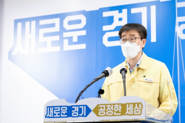 19일 오전 경기도청 브리핑룸에서 최원용 경기도 기획조정실장이 2021년 제3회 추가경정예산안을 브리핑 하고 있다. 사진=경기도청