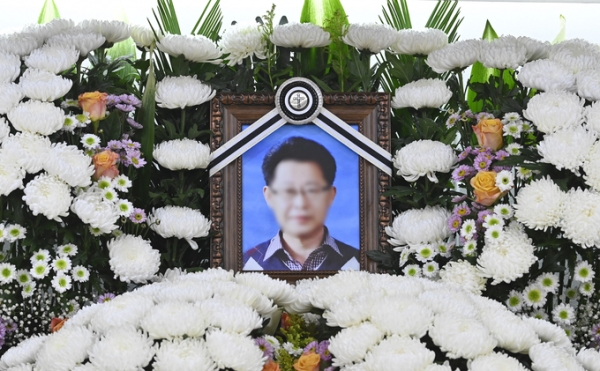 안성교육지원청 교육시설관리센터 소속 故이승현 시설관리주무관이 극단적 선택을 했다. 사진은 4일 안성의 한 병원 장례식장에 마련된 이 주무관의 빈소. /사진=황준선 기자