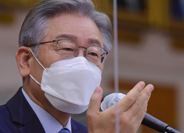 ▲ 답변하는 이재명 지사