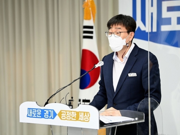 ▲ 최원용 경기도 기획조정실장은 1일 오후 경기도청 북부청사에서 온라인 정책기자회견을 열고 2022년 본예산 편성안을 발표했다. (사진= 경기도 제공)