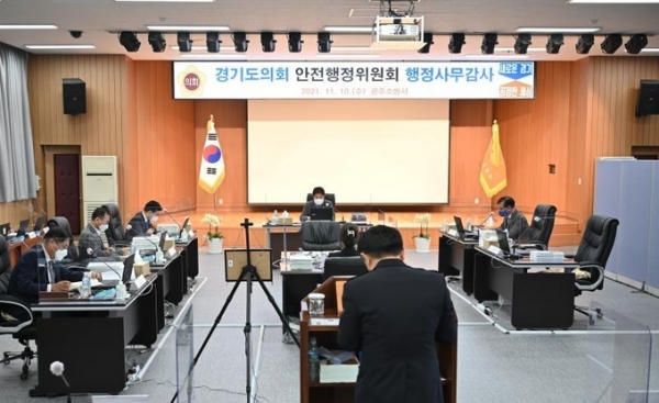 경기도의회 안전행정위원회가 행정사무감사를 진행하고 있다. /사진=경기도의회 제공