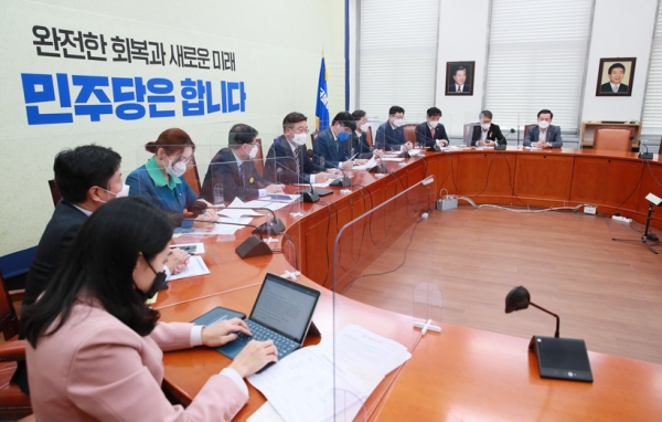 더불어민주당 윤호중 원내대표가 국회에서 열린 정책조정회의에서 발언하고 있다. 2021.11.4 /국회사진기자단