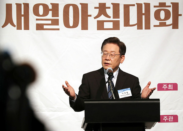 이재명 더불어민주당 대선 후보가 11일 인천시 연수구 쉐라톤호텔에서 열린 '제20대 대선후보 초청 새얼아침대화'에서 강연을 하고 있다. 사진=인천사진공동취재단