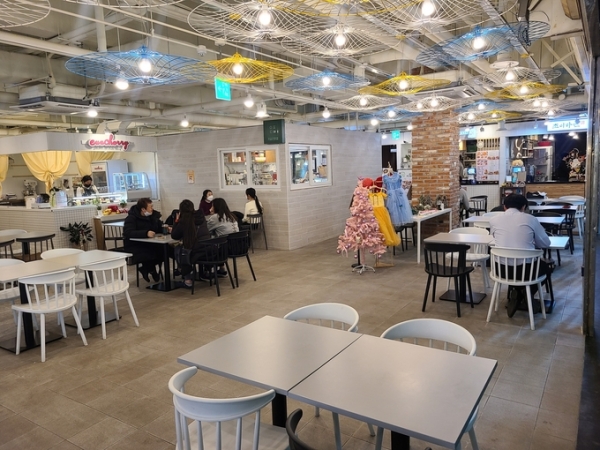 ▲ 안산 신안코아 청년몰톡 내부 모습. (사진=박해윤 기자)