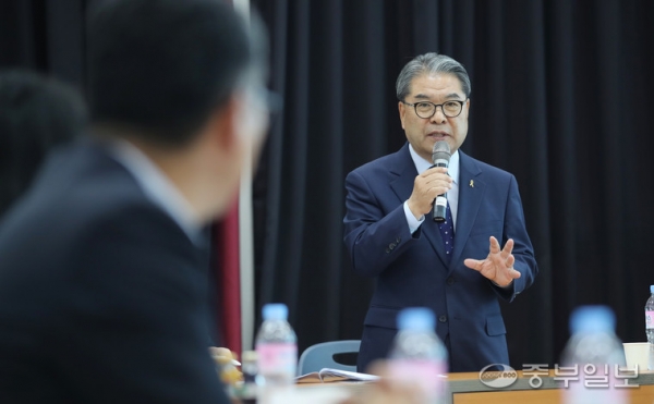2018년 이재정 당시 교육감 당선인이 인수위 첫 회의를 주재하고 있다. 사진=중부일보DB