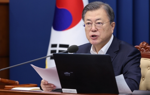 ▲ 문재인 대통령이 8일 오전 청와대 여민관에서 열린 영상 국무회의에서 발언하고 있다. (사진=연합뉴스 제공/자료사진)