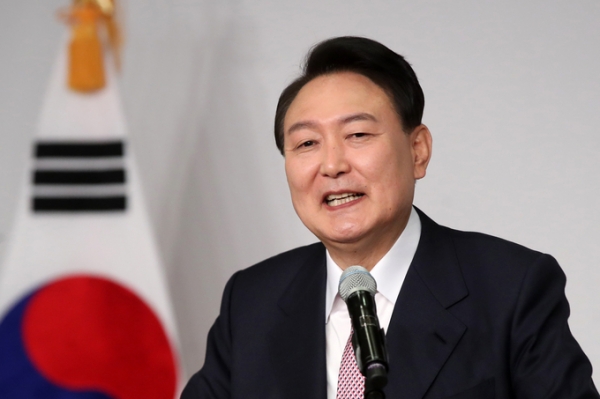 ▲  윤석열 대통령 당선인이 10일 오전 서울 여의도 국회에서 당선 인사 기자회견을 하고 있다. (사진=국회사진기자단/연합뉴스 제공)