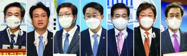 6·1 지방선거 경기도지사 출마 선언이 잇따르고 있다. 31일 여·야 후보들이 기자회견을 열고 정견 발표를 하고 있다. 왼쪽부터 더불어민주당과 합당을 선언한 김동연 새로운물결 대표, 더불어민주당 안민석 국회의원, 염태영 전 수원시장, 조정식 국회의원. 국민의힘 심재철 전 국회의원, 유승민 전 국회의원, 함진규 전 국회의원(여야 정당별 가나다순). /연합뉴스
