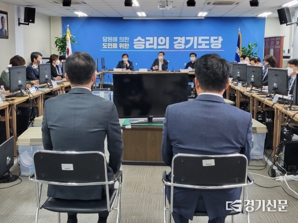 ▲ 지난 18일 공관위 면접을 진행 중인 기초단체장 후보자들 (사진=김혜진 기자)
