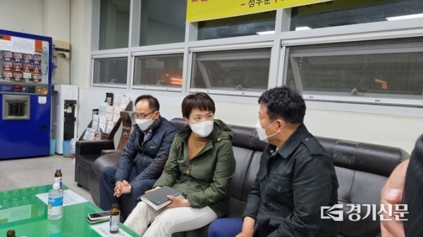 ▲ 국민의힘 경기도지사 후보인 김은혜 의원이 27일 수원 남부 버스공영차고지를 방문했다. (사진=허수빈 기자)
