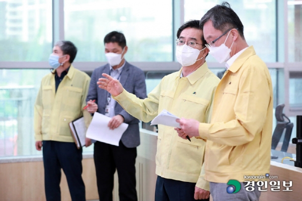 김동연 경기도지사가 9일 오전 경기도청 재난안전상황실에서 집중호우 대처 긴급 점검을 하고 있다. 2022.8.9 /경기도 제공