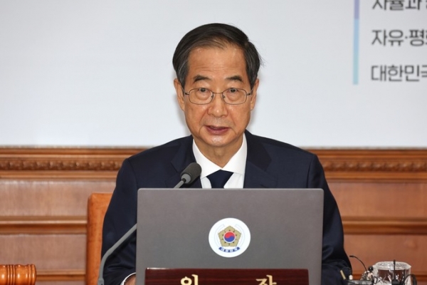 한덕수 국무총리가 8일 정부서울청사에서 열린 국무회의를 주재하고 있다. 연합