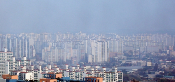 ▲ 서울, 경기 과천·성남(분당·수정)·하남·광명 등 4곳을 제외한 경기도 전역과 인천, 세종이 부동산 규제지역에서 해제됐다. (사진=연합뉴스 제공)