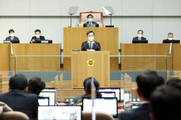 17일 경기도의회 본회의장에서 열린 제365회 정례회 제7차 본회의에서 김동연 경기도지사가 인사말을 하고 있다. 사진=경기도의회