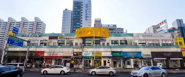 낙후된 시설·거듭되는 적자 등의 이유로 경기도 내 노후 시외버스터미널들이 사라지고 대신 수익성이 높은 상업 시설이 들어설 것으로 보여 시민들의 불편이 가중될 전망이다. 사진은 낙후된 고양시 화정시외버스터미널 전경. /이지훈 기자