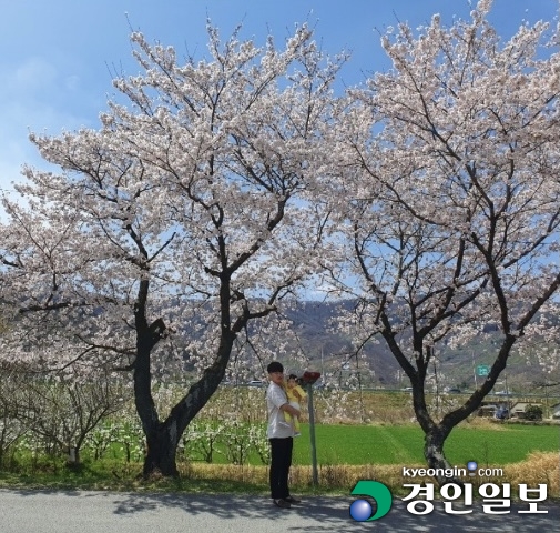 단란한 시간을 보내고 있는 故이선호씨와 조카. /이재훈씨 제공