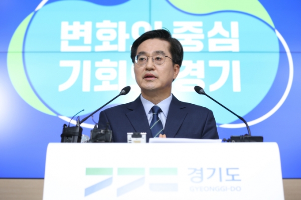 ▲ 김동연 도지사가 9일 경기도청 브리핑룸에서 기자회견을 열고 민생복원과 정치복원을 위한 발언하고 있다. (사진=경기도 제공)