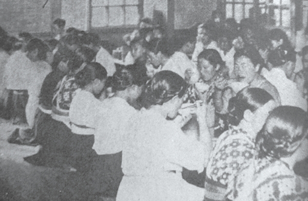 경기도, 권한·자료 부족 이유로 손놓아민주당 주도로 관련 조례 개정 준비위원회 꾸려 추가 조사 가능케 명시지원 대상 '여성'서 '피해자'로 확대유명무실 '추모사업 조례'도 실질화▲ 기시와다 방적의 조선인 여공들 /출처=조선인 강제연행의 기록 338쪽, 인천일보DB