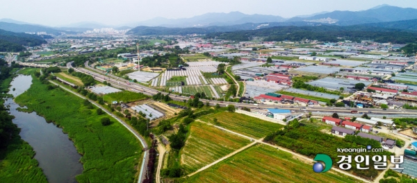 3기 신도시 남양주 왕숙지구가 다음 달 착공이 예정된 가운데 개발제한구역이 많아 발전이 더뎠던 경기 북부지역 개발의 신호탄이 될지 귀추가 주목되고 있다. 사진은 왕숙지구가 들어설 예정인 남양주시 진건읍과 진접읍 일대. 2023.5.29 /이지훈기자