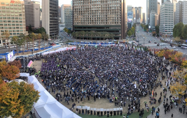 ▲ 29일 오후 서울시청광장에서 이태원 참사 1주기 시민추모대회가 열리고 있다. (사진=연합뉴스)