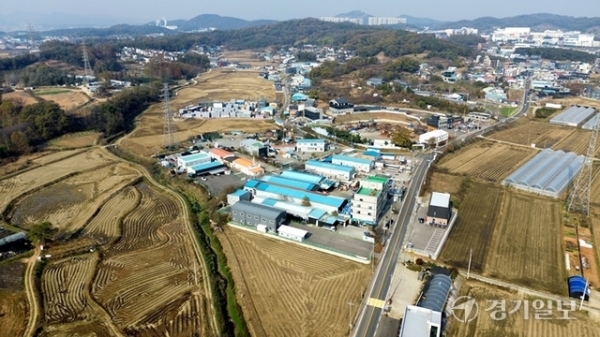 국토교통부는 15일 오산·용인·구리시 등 5개 지구 8만호 규모의 신규 택지 후보지를 발표했다. 사진은 3만1천가구가 들어설 오산세교3지구 일대. 김시범기자