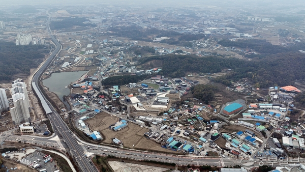 국토교통부가 수도권 3곳 오산세교3(3만1천가구), 용인이동(1만6천가구), 구리토평2(1만8천500가구) 규모의 신규 택지 후보지를 발표한 가운데 사진은 15일 오후 3만1천호의 신규택지가 공급되는 오산세교3지구 예정지 모습.  사진=노민규기자