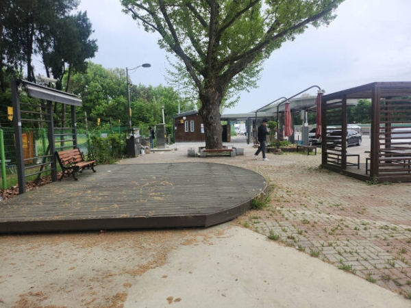 29일 오산 서울 방향 고속도로 졸음쉼터 한켠에 마련됐던 푸드트럭 존이 흔적을 감췄다. 이진기자