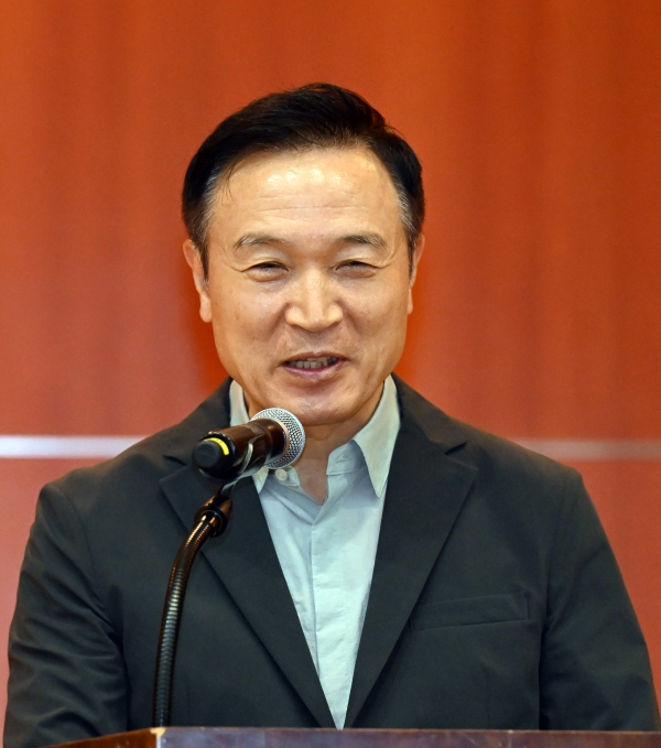 경기언론인클럽 창립 22주년 기념식에서 임태희 경기도교육감이 축사를 하고 있다.