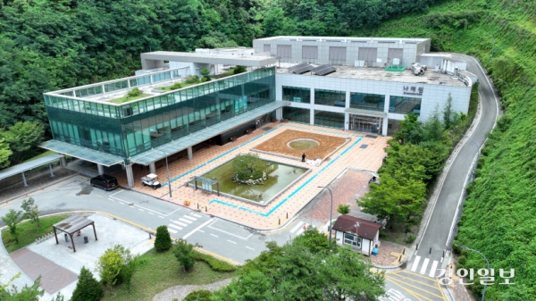 최근 화장장이 포화 상태가 되면서 지자체들이 건립 시도를 이어가고 있지만 주민들의 반발과 예산 부담 등으로 한계에 부딪히고 있다. 사진은 10일 화장장이 운영되고 있는 용인 평온의숲. 2024.7.10 /최은성기자