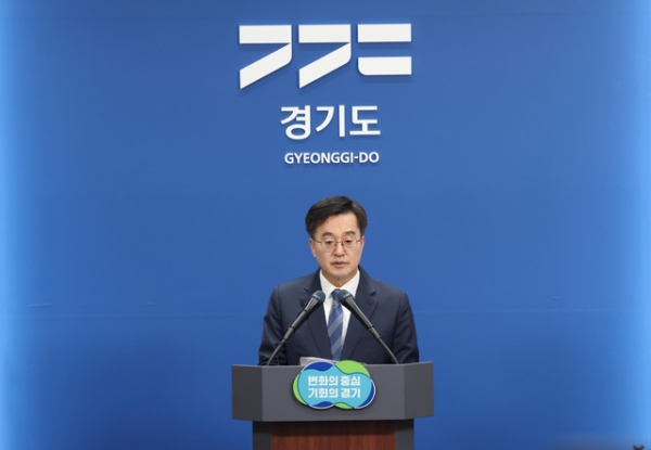 김동연 경기도지사가 11일 도청 브리핑룸에서 ‘경기북부 대개발 선제적 추진 방안’을 발표하고 있다. 경기도 제공