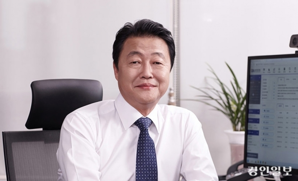 김동연 책사라 불리는 주형철 경기연구원장이 이재명 측근으로 자리를 옮겨 파문이 일고 있다. 사진은 주형철 경기연구원장. /경인일보DB