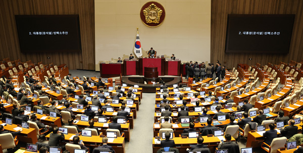 우원식 국회의장이 지난 7일 국회 본회의에서 윤석열 대통령의 탄핵소추안에 대해 의결 정족수 부족으로 '투표 불성립'을 선언하고 있다. /연합뉴스