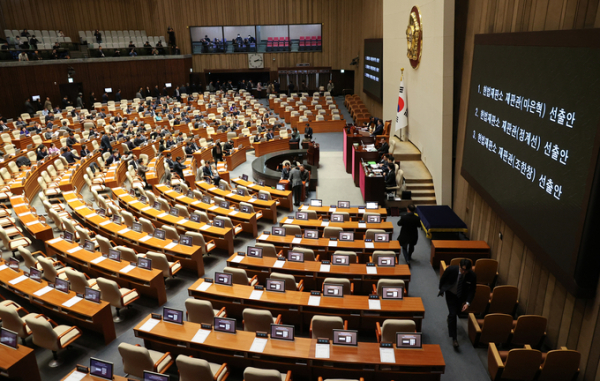 26일 국회본회의에서 마은혁, 정계선, 조한창 헌법재판소 재판관 선출안이 야당 주도로 상정되고 있다. 국민의힘은 한덕수 대통령 권한대행 국무총리에게 임명 권한이 없다는 점을 들어 표결에 불참했다. /사진=연합뉴스