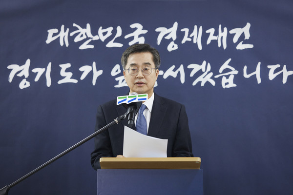 김동연 경기도지사가 13일 수원의 한 식당에서 기자간담회를 하고 있다. /경기도 제공