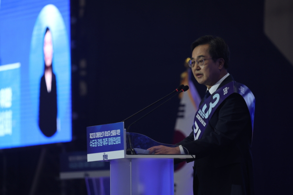 김동연 경기도지사가 지난 27일 경기도 고양 킨텍스 제2전시장 10홀에서 열린 더불어민주당 제21대 대통령선거 후보자 선출을 위한 수도권·강원·제주 합동연설회에서 연설을 하고 있다. (사진=옥지훈 기자)