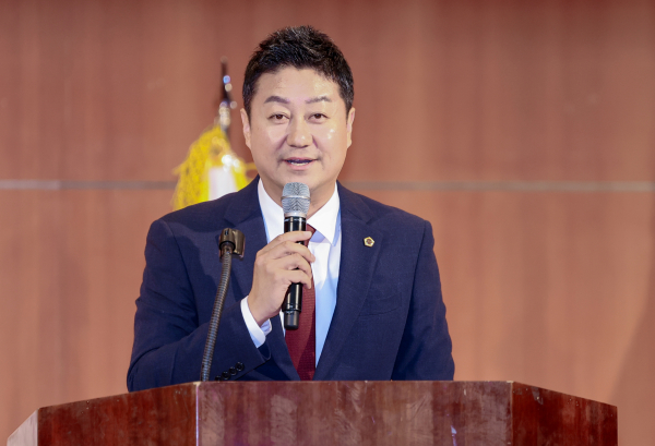 경기언론인클럽 창립 23주년 기념식에서 김진경 경기도의회 의장이 축사를 하고 있다.