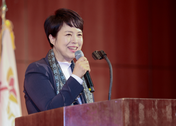 경기언론인클럽 창립 23주년 기념식에서 김은혜 국회의원이 축사를 하고 있다.